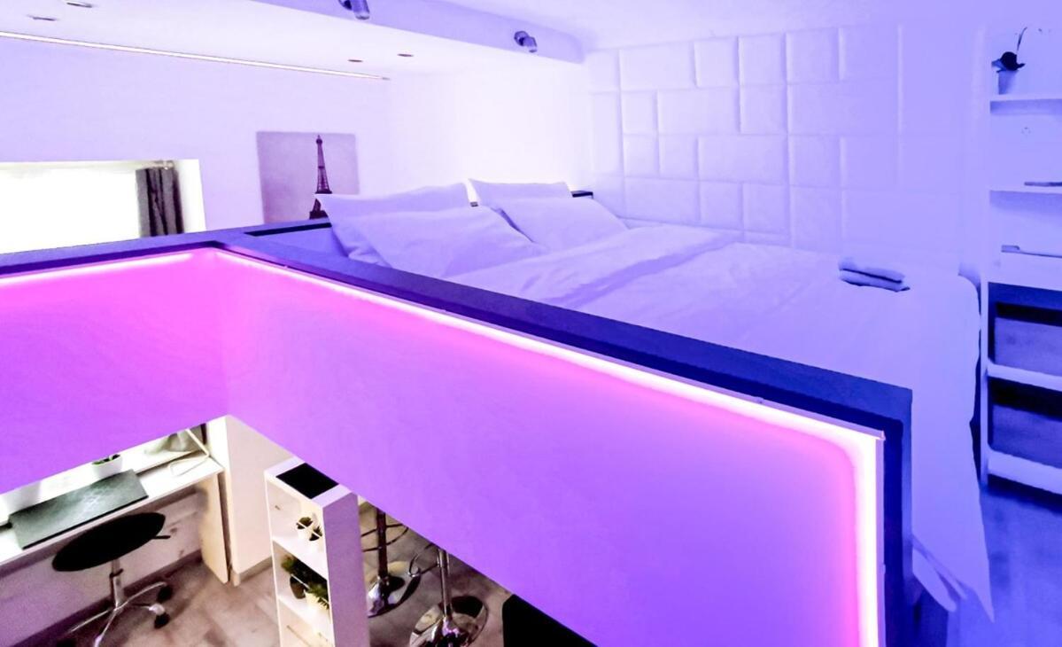 Modern At The Castle Apartamento